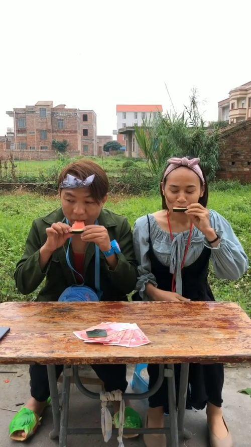 农村小镇吃瓜比赛,农村小镇的欢乐吃瓜盛宴